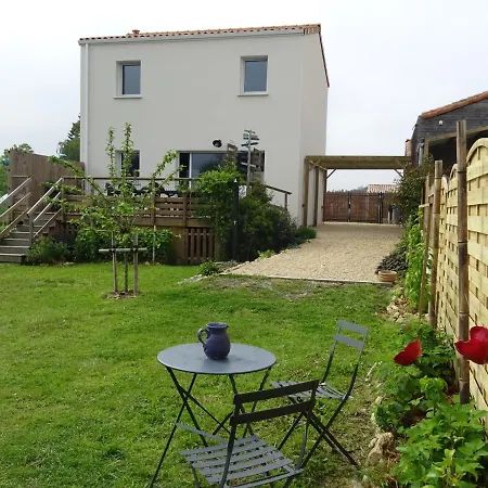 La Petite Salamandre Des Conches Longeville-sur-Mer